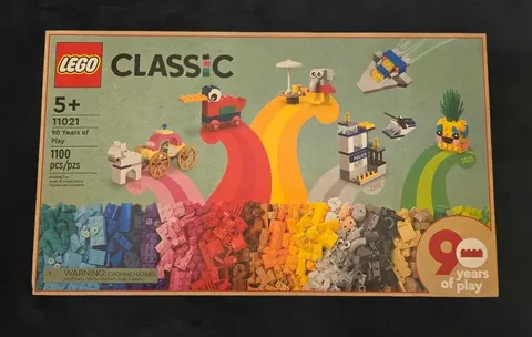 LEGO CLASSIC: 90 Years of Play (11021)