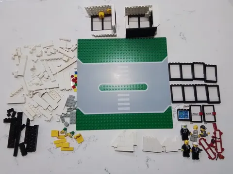 6398 LEGO Police Central Precinct HQ Classic Town Incomplete