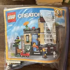 LEGO CREATOR: Park Street Townhouse (31065)