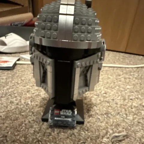 LEGO Star Wars Mandalorian Helmet 75328 Complete Set 584 pcs Stand 18+