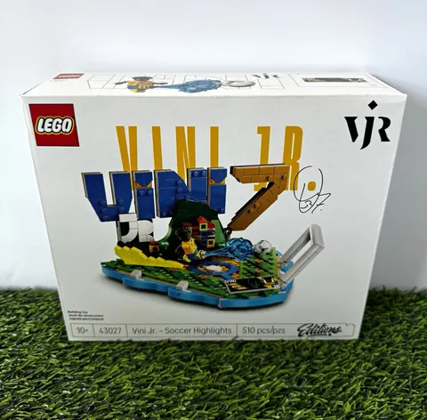 LEGO Icons Vini Jr. Soccer Highlights 43027 Limited Edition Set, 510 pcs