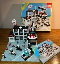 LEGO 6386 Police Command Base, complete with one substitution, box and manual