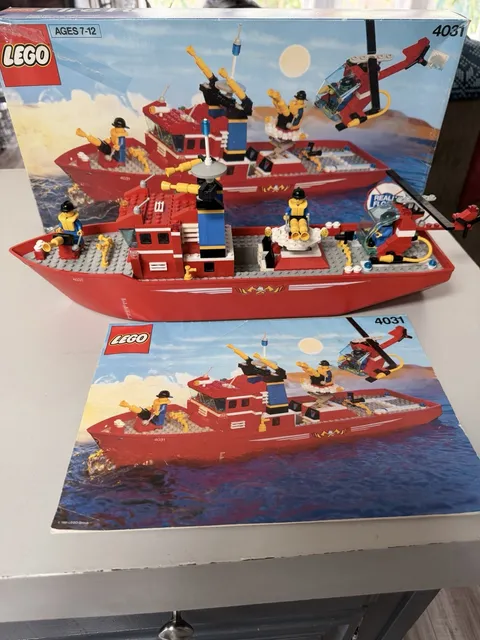 LEGO 4031 Fire Rescue Boat w/ Box & Manual 99% Complete Vintage Town Set