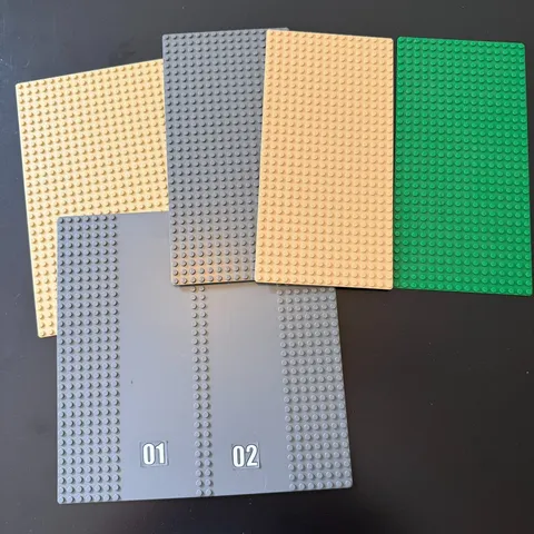 5 LEGO Baseplates:  (2) 32x32, (3) 16x32, Tan, Gray with roads, green, see notes