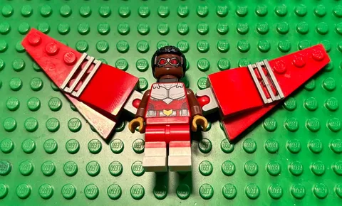 LEGO® Super Heroes Falcon Minifigure Avengers Samuel Wilson Marvel 40418 sh0642