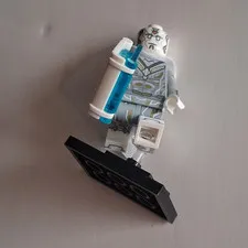 LEGO Marvel White Vision Minifigure w/ White Cape & Transparent Blue Laptop