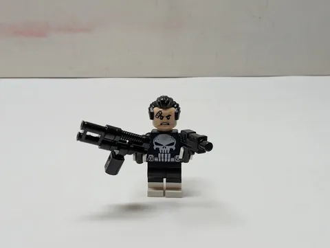 LEGO Punisher Minifigure From Set 76178 Marvel Spiderman Daily Bugle - NEW