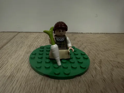 LEGO Icons: Mrs Proudfoot Minifigure 10354 The Shire lor146 (+turnip)