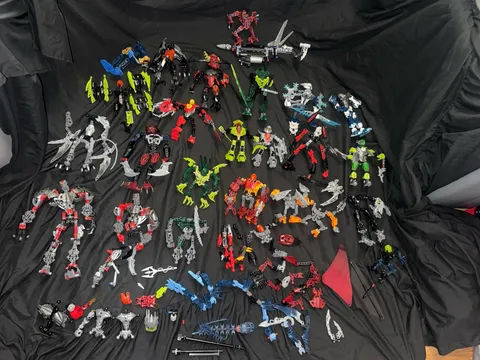LEGO BIONICLE Mixed Lot of Figures, Parts, Masks, Weapons Maxilos Vultraz & MORE