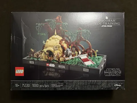 DAMAGED BOX LEGO Star Wars Dagobah Jedi Training Diorama 75330 ESB Retired