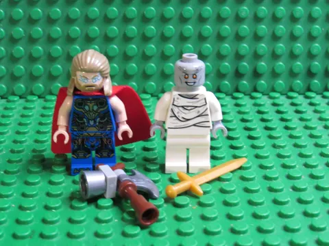 Lot 2 LEGO Minifigures Marvel Super Heroes Gorr Thor Love and Thunder 76208 CL54