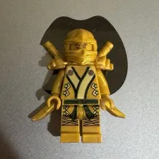 LEGO NINJAGO golden Lloyd set 70503 with swords