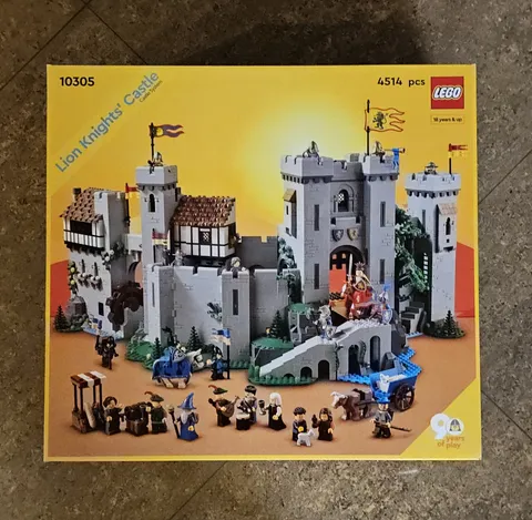 LEGO 10305 Lion Knights' Castle  New Sealed Retired