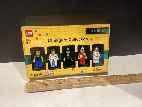 LEGO Promotional: Vintage Minifigure Collection 2013 Vol. 2 (5002147) Toys R Us
