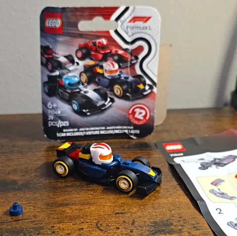 LEGO Formula 1 Collectible Race Car (71049) — 29-Piece Williams MINIFIGURES Set