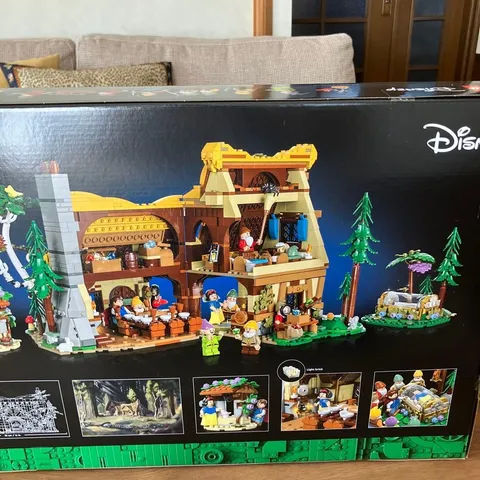 LEGO Disney 43242 Snow White and the Seven Dwarfs Cottage 2228pcs New