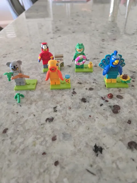 Lot Of 5 Lego Minifigures Series 28 Koala Parrot Goldfish Peacock Alligator