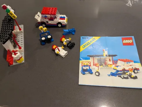 Lego vintage 1497 Rally and Pitcrew Team complete with instructions