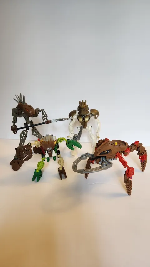 LEGO Bionicle LOT Takanuva Mask Of Light Toa, Rahkshi, Pahrak, Visorak 8596 rare