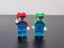 LEGO Set of 2 Super Mario Minifigures (Mario, Luigi)