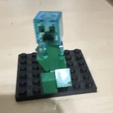 LEGO Minecraft Creeper charged wrong pieces on side body good con
