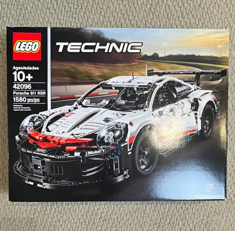 LEGO Technic Porsche 911 RSR 42096 1580pcs 10+ Porsche Motorsport Box