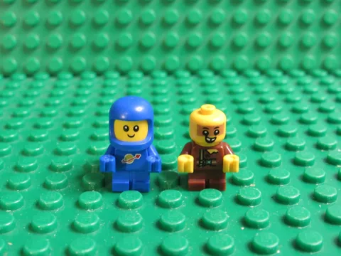 Lot of 2 LEGO minifigures sewer baby + spacebaby Space Baby BB46