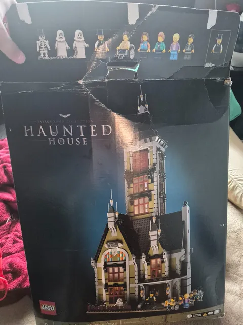 LEGO Icons: Haunted House (10273) used.