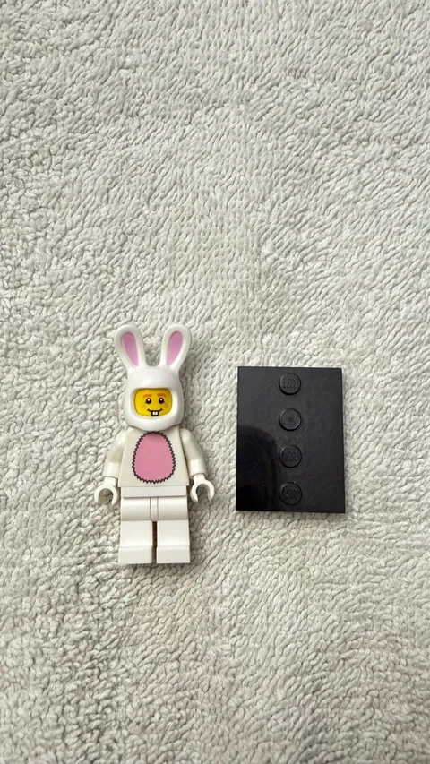 LEGO SERIES 7 BUNNY SUIT GUY MINIFIGURE