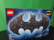 Authentic LEGO BATMAN LOGO Building Toy (76330) 678 Pieces BRAND NEW