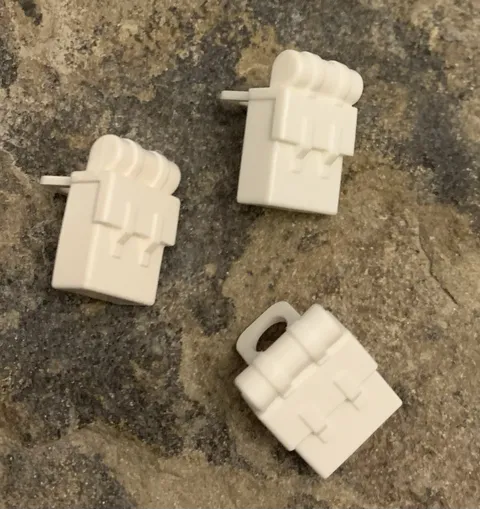 Lego White Mini Figure Back Pack, Non Opening, 2524 (028-353). 3 Pieces