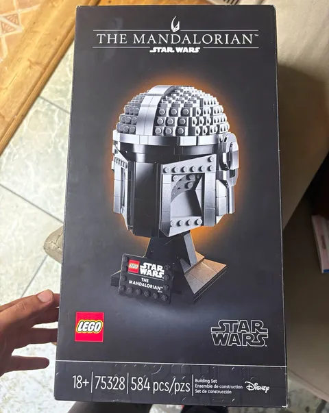 LEGO Star Wars Mandalorian Helmet 75328 584pcs 18+ Display Stand