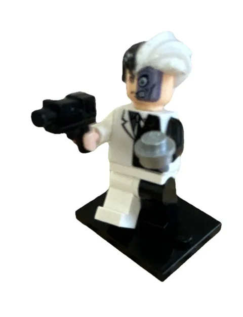 2006 LEGO Minifigure Two-Face with Plain White Hips 