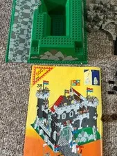 Lego Vinatge Black Knights Castle 6086 Incomplete!!