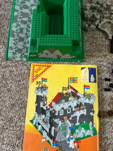 Lego Vinatge Black Knights Castle 6086 Incomplete!!