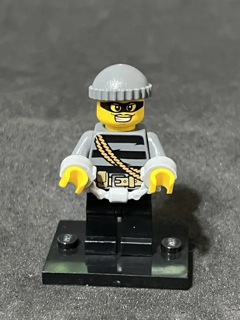 LEGO Burglar Minifigure from CITY Police Headquarters cty0358 A4