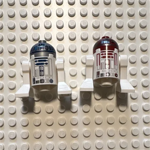 LEGO StarWars Astromech Droid Minifigures R2-D2 & R2-Q5 Droid Set 2pc