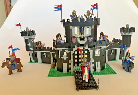 LEGO Castle: Black Monarch's Castle (6085)