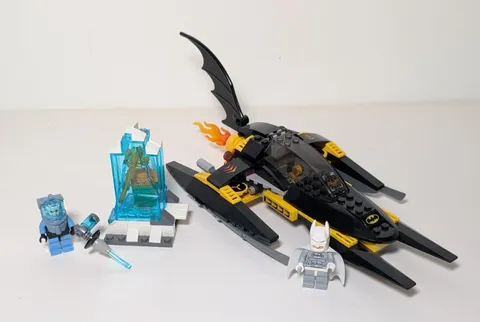 LEGO 76000 DC Comics Super Heroes: Arctic Batman Vs. Mr. Freeze Retired Set