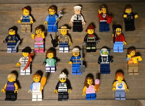 Lot Of 20 Lego CITY / TOWN Minifigures!  Families Firemen Police Construction +