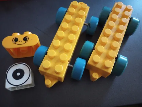 Lot Of 4 Loc Blocs Parts Pieces Cars Face Eyeball Lego Duplo Vintage 1980's