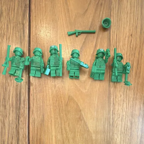 LEGO Minifigures Soldier Minifigure Lot w/ Accessories 6pc Age 5+ (71001)