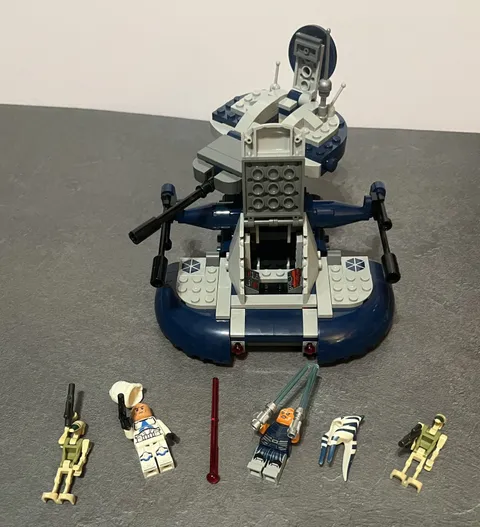LEGO Star Wars: Armored Assault Tank (AAT) (75283) with LEGO figures 