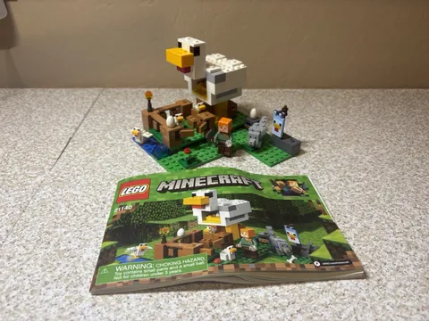 LEGO Minecraft: The Chicken Coop (21140)