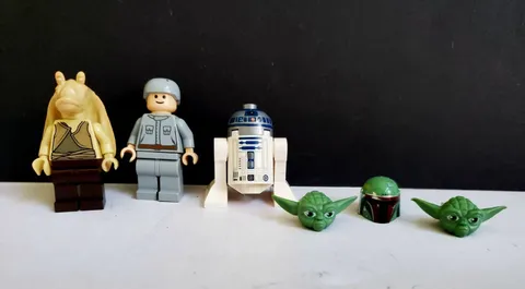 Lot of LEGO Star Wars Mini-Figs and Pieces