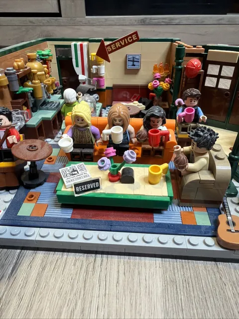 LEGO Ideas 21319 FRIENDS Central Perk Complete Built Set Retired As Is READ