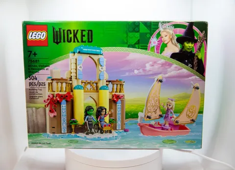 LEGO Wicked: Glinda, Elphaba & Nessarose at Shiz University (75681)