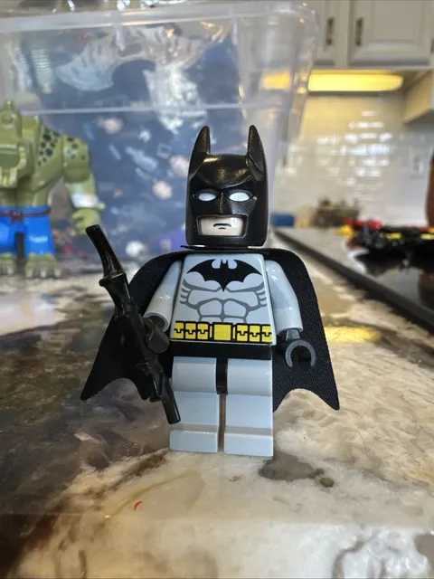 Lego Batman Genuine 2006 Batman Light Bluish Gray Suit Minifigure bat001 DC