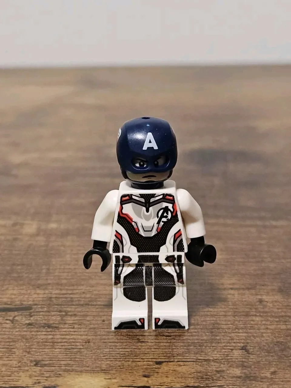 LEGO Avengers Endgame 76123 Captain America Minifigure Jumpsuit Excellent Cond 