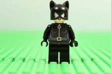 Lego Minifigure Catwoman - Purple Lips sh006 DC Comics - From Set 6858
